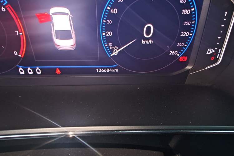 Used Volkswagen Passat 2019 330TSI Luxury Edition China VI Standard Odometer Close Up