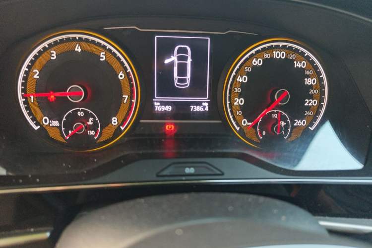 Used Volkswagen Passat 2019 330TSI Elite Edition China VI Odometer Close Up