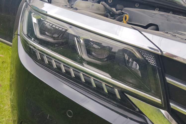 Used Volkswagen Passat 2019 330TSI Luxury Edition China VI Standard Right Front Headlight