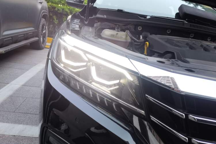 Used Volkswagen Passat 2019 330TSI Luxury Edition China V Standard Right Front Headlight
