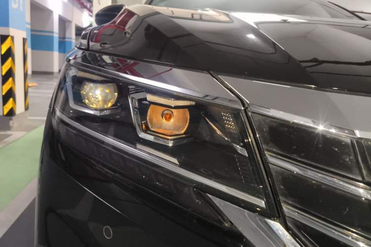 Used Volkswagen Passat 2019 330TSI Elite Edition China VI Right Front Headlight