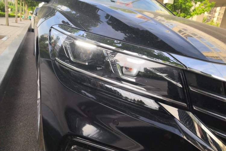Used Volkswagen Passat 2019 330TSI Elite Edition China VI Right Front Headlight