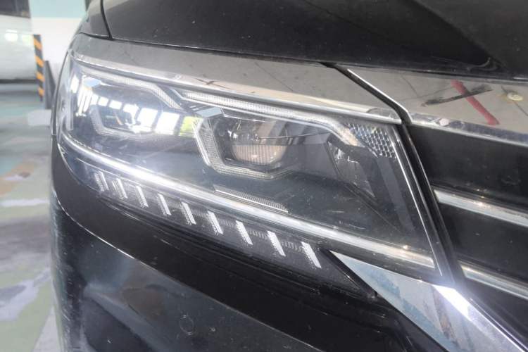 Used Volkswagen Passat 2019 330TSI Luxury Edition China VI Standard Right Front Headlight