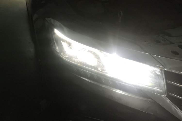 Used Volkswagen Passat 2019 330TSI Luxury Edition China VI Standard Right Front Headlight