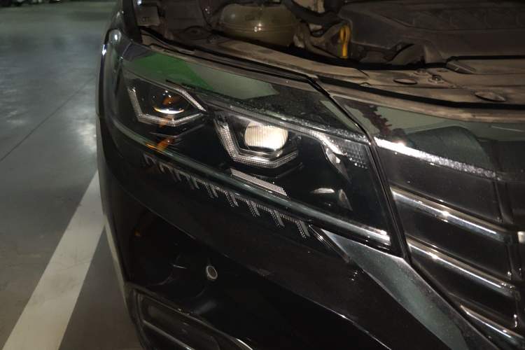 Used Volkswagen Passat 2019 330TSI Luxury Edition China VI Standard Right Front Headlight