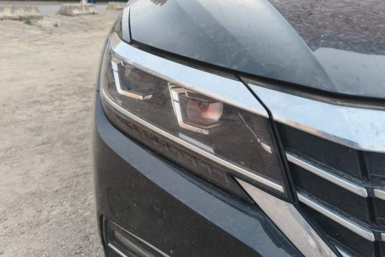 Used Volkswagen Passat 2019 280TSI Elite Edition China VI Standard Right Front Headlight