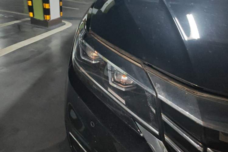 Used Volkswagen Passat 2019 330TSI Elite Edition China VI Right Front Headlight