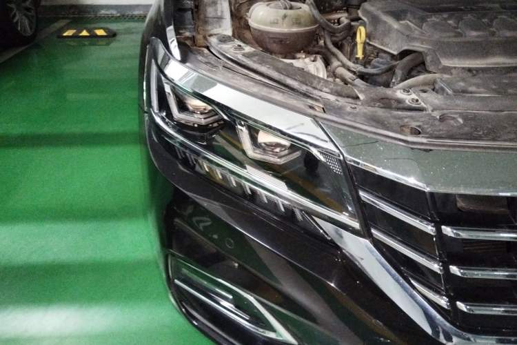 Used Volkswagen Passat 2019 330TSI Prestige Edition China VI Standard Right Front Headlight