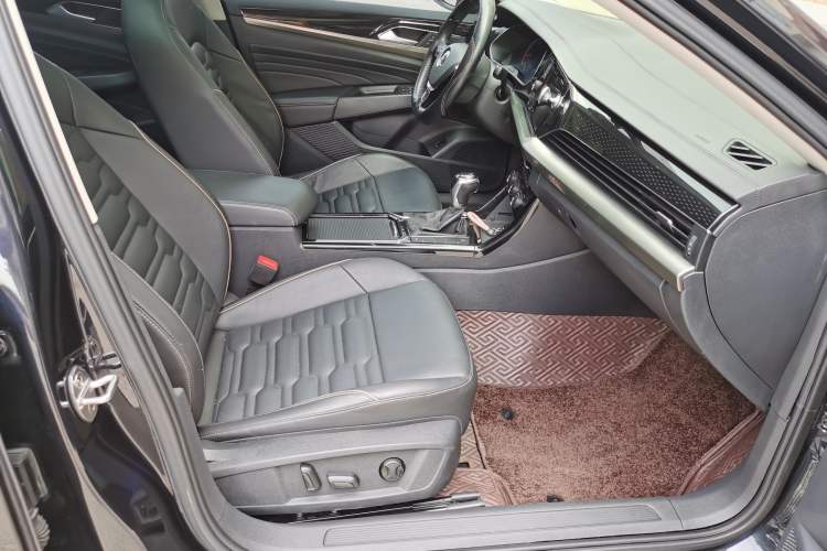 Used Volkswagen Passat 2019 330TSI Elite Edition China VI Right Front Seat