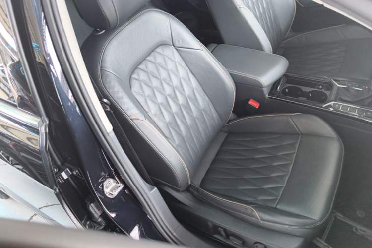 Used Volkswagen Passat 2019 330TSI Luxury Edition China VI Standard Right Front Seat