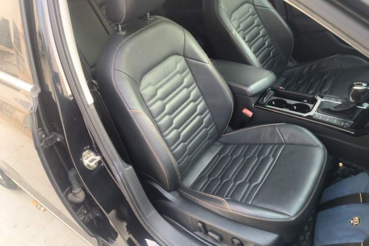 Used Volkswagen Passat 2019 330TSI Elite Edition China VI Right Front Seat