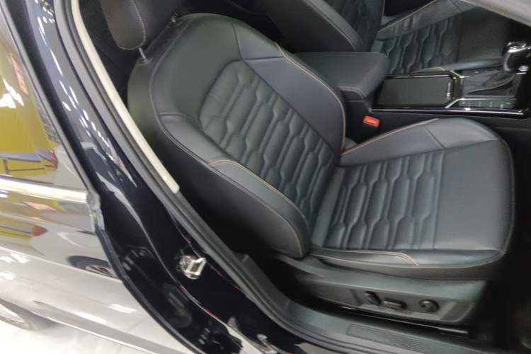 Used Volkswagen Passat 2019 330TSI Elite Edition China VI Right Front Seat
