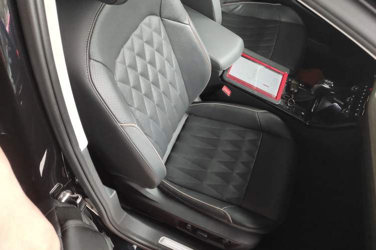 Used Volkswagen Passat 2019 330TSI Luxury Edition China VI Standard Right Front Seat