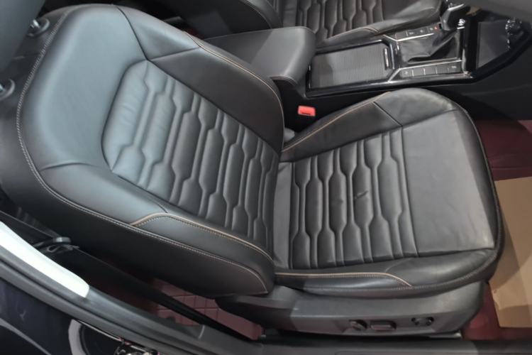 Used Volkswagen Passat 2019 330TSI Elite Edition China VI Right Front Seat