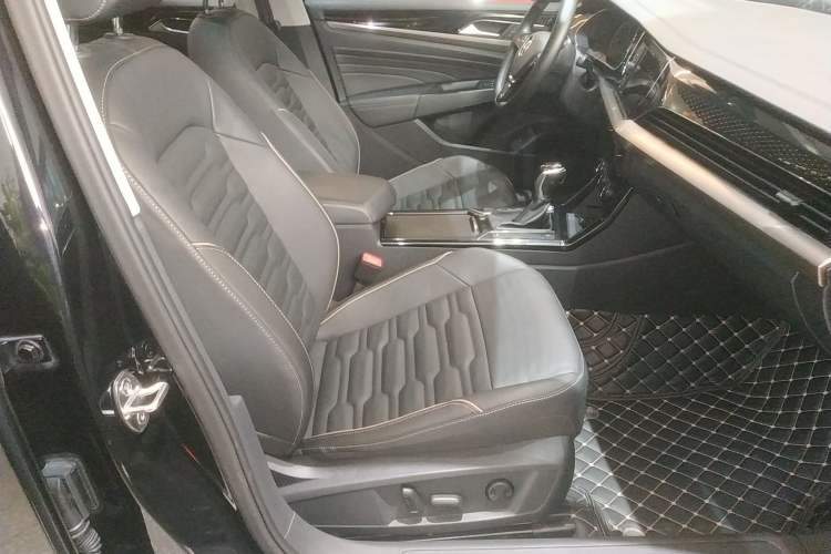 Used Volkswagen Passat 2019 330TSI Elite Edition China VI Right Front Seat