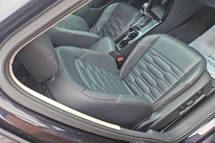 Used Volkswagen Passat 2019 330TSI Elite Edition China VI Right Front Seat