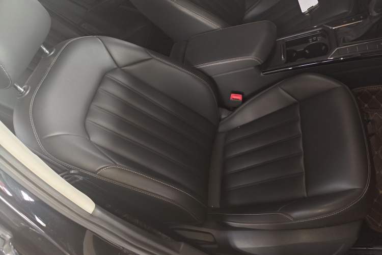 Used Volkswagen Passat 2019 280TSI Business Edition China VI Right Front Seat