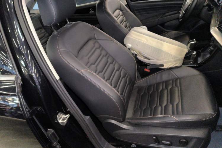 Used Volkswagen Passat 2019 330TSI Elite Edition China VI Right Front Seat