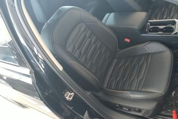 Used Volkswagen Passat 2019 330TSI Elite Edition China VI Right Front Seat