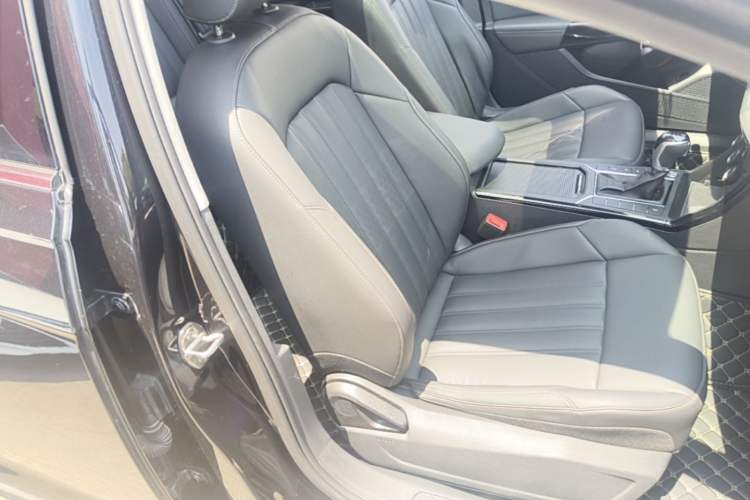 Used Volkswagen Passat 2019 280TSI Business Edition China VI Right Front Seat