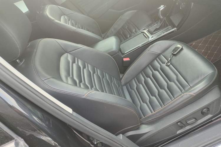 Used Volkswagen Passat 2019 330TSI Elite Edition China VI Right Front Seat