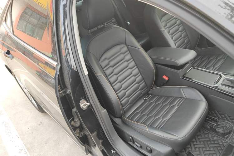 Used Volkswagen Passat 2019 330TSI Elite Edition China VI Right Front Seat