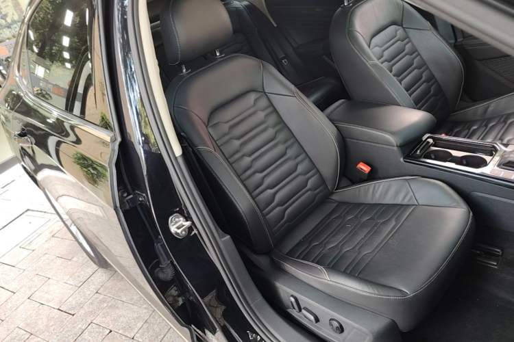 Used Volkswagen Passat 2019 330TSI Elite Edition China VI Right Front Seat