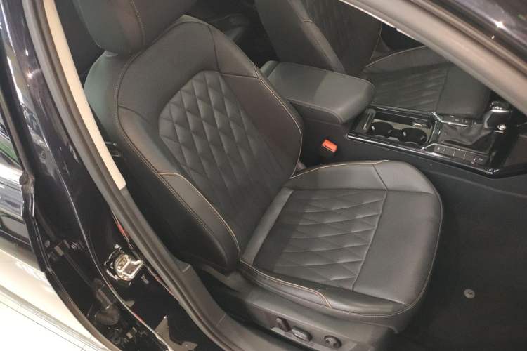 Used Volkswagen Passat 2019 330TSI Luxury Edition China VI Standard Right Front Seat
