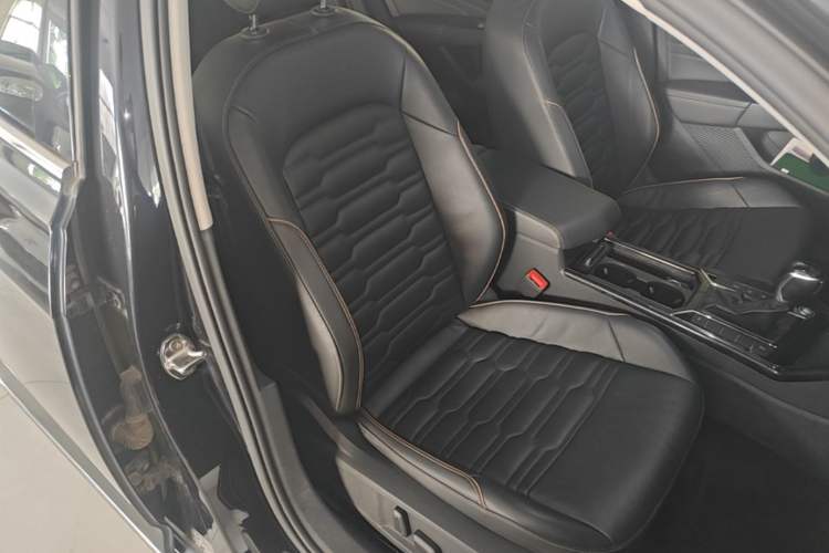 Used Volkswagen Passat 2019 330TSI Elite Edition China VI Right Front Seat