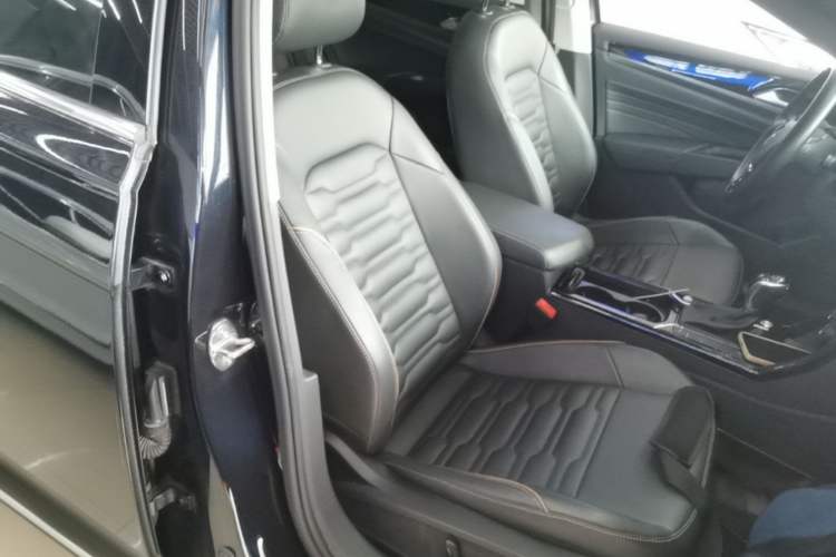 Used Volkswagen Passat 2019 330TSI Elite Edition China VI Right Front Seat