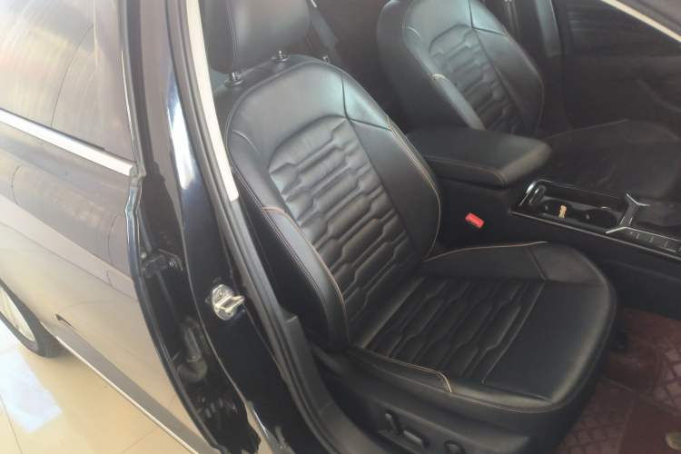 Used Volkswagen Passat 2019 330TSI Elite Edition China VI Right Front Seat