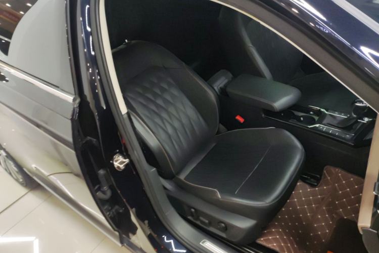 Used Volkswagen Passat 2019 330TSI Luxury Edition China VI Standard Right Front Seat