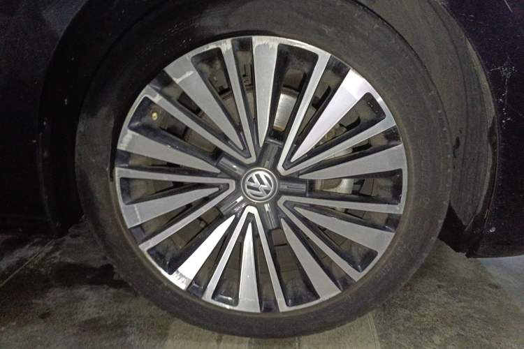 Used Volkswagen Passat 2019 330TSI Luxury Edition China VI Standard Right Front Wheel Hub