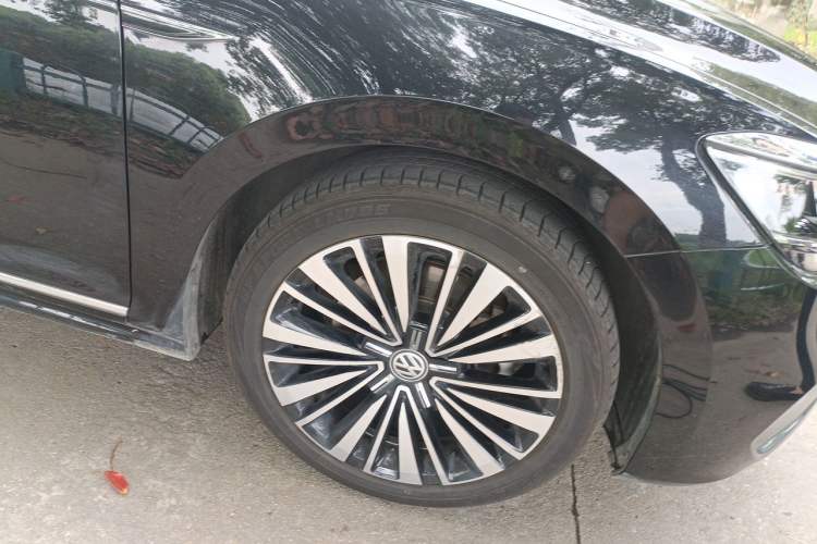 Used Volkswagen Passat 2019 330TSI Luxury Edition China VI Standard Right Front Wheel Hub