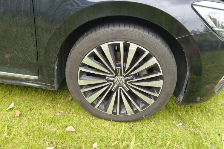 Used Volkswagen Passat 2019 330TSI Luxury Edition China VI Standard Right Front Wheel Hub