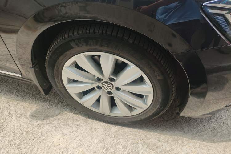 Used Volkswagen Passat 2019 330TSI Elite Edition China VI Right Front Wheel Hub