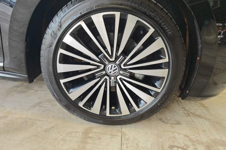 Used Volkswagen Passat 2019 330TSI Luxury Edition China VI Standard Right Front Wheel Hub