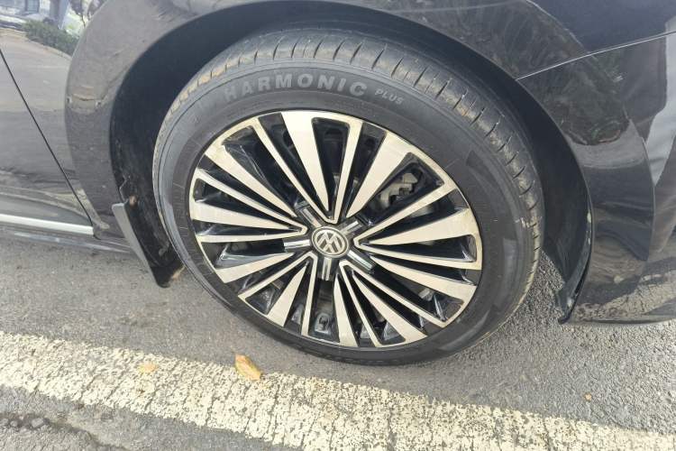 Used Volkswagen Passat 2019 330TSI Luxury Edition China VI Standard Right Front Wheel Hub