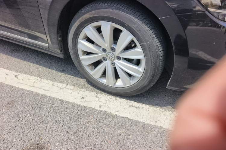 Used Volkswagen Passat 2019 330TSI Elite Edition China VI Right Front Wheel Hub
