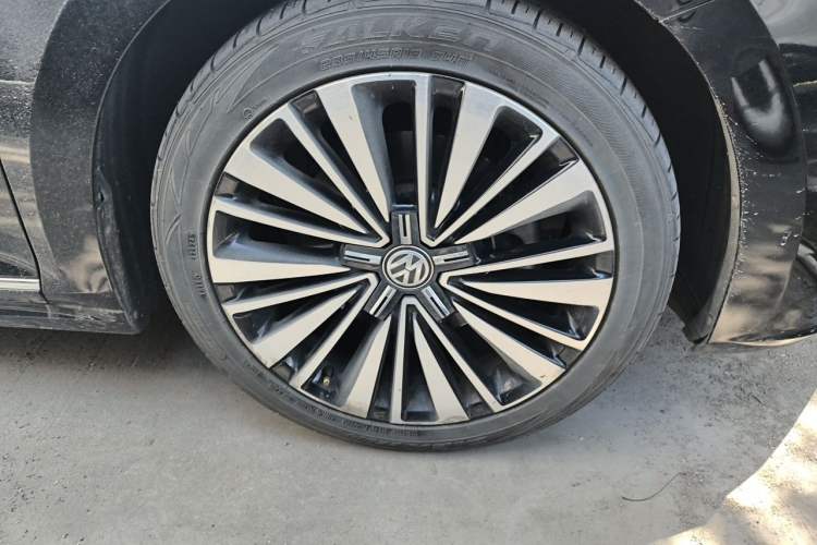 Used Volkswagen Passat 2019 330TSI Luxury Edition China VI Standard Right Front Wheel Hub