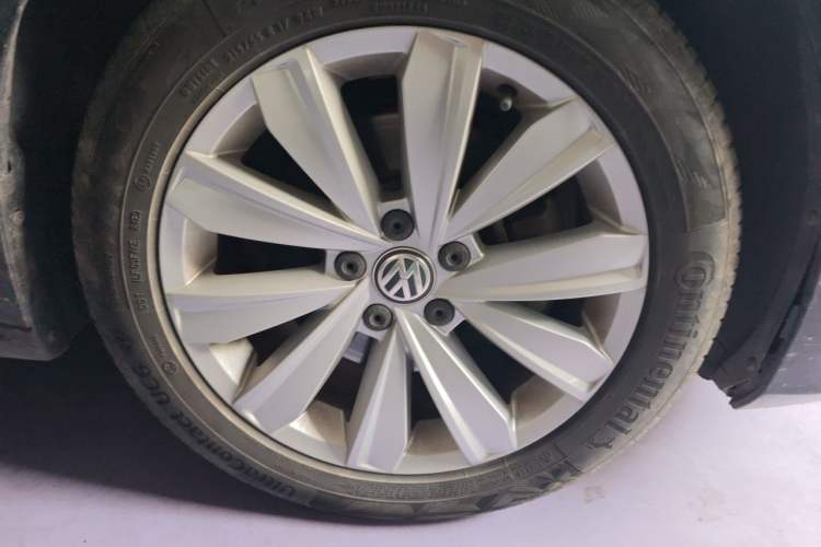 Used Volkswagen Passat 2019 330TSI Elite Edition China VI Right Front Wheel Hub