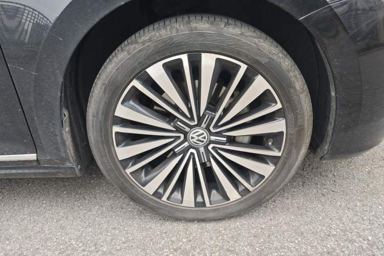 Used Volkswagen Passat 2019 330TSI Luxury Edition China V Standard Right Front Wheel Hub