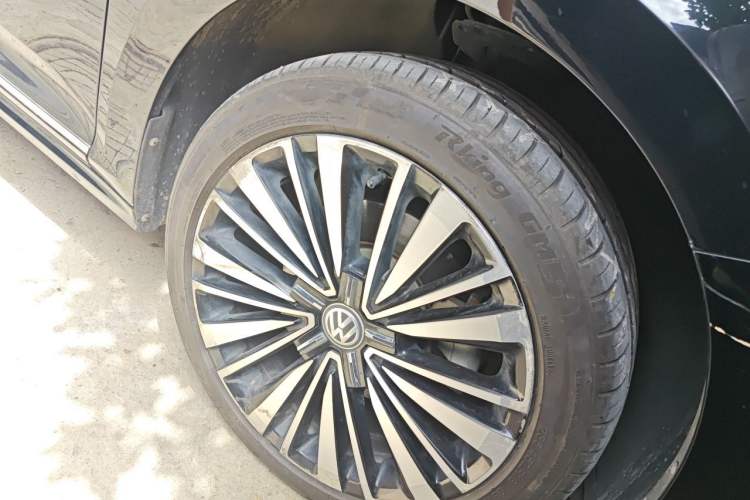 Used Volkswagen Passat 2019 330TSI Luxury Edition China VI Standard Right Front Wheel Hub
