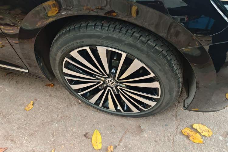 Used Volkswagen Passat 2019 330TSI Luxury Edition China V Standard Right Front Wheel Hub