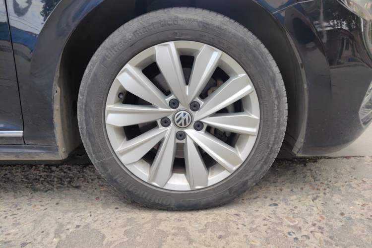 Used Volkswagen Passat 2019 330TSI Elite Edition China VI Right Front Wheel Hub