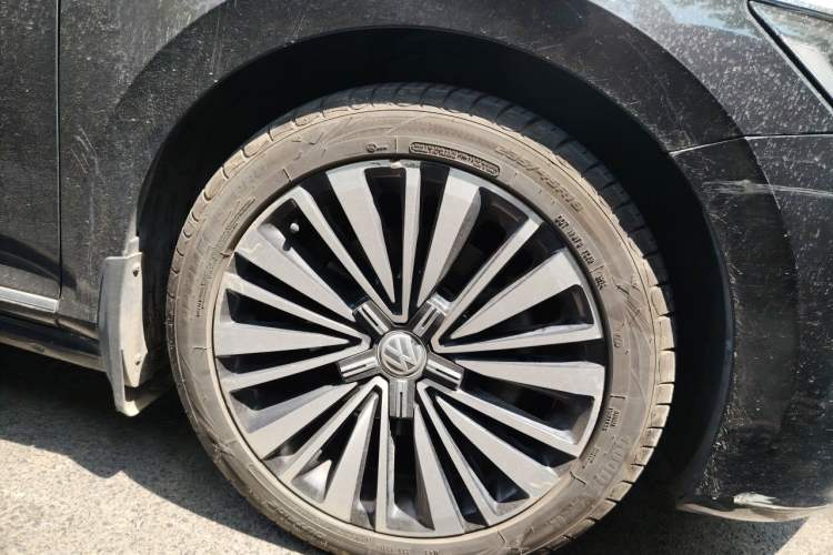 Used Volkswagen Passat 2019 330TSI Luxury Edition China V Standard Right Front Wheel Hub