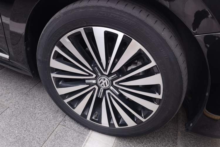 Used Volkswagen Passat 2019 330TSI Luxury Edition China V Standard Right Front Wheel Hub