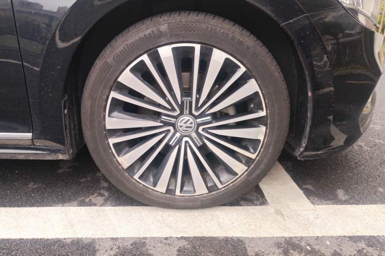 Used Volkswagen Passat 2019 330TSI Luxury Edition China VI Standard Right Front Wheel Hub