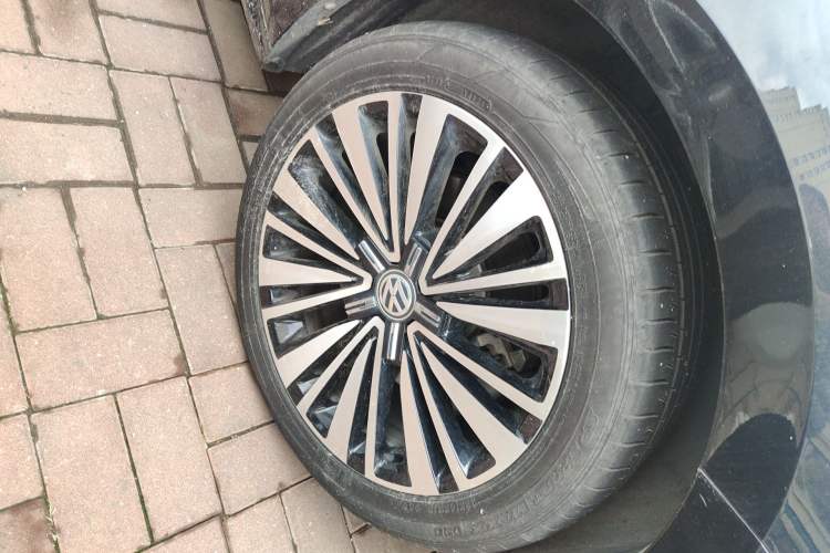 Used Volkswagen Passat 2019 330TSI Luxury Edition China VI Standard Right Front Wheel Hub