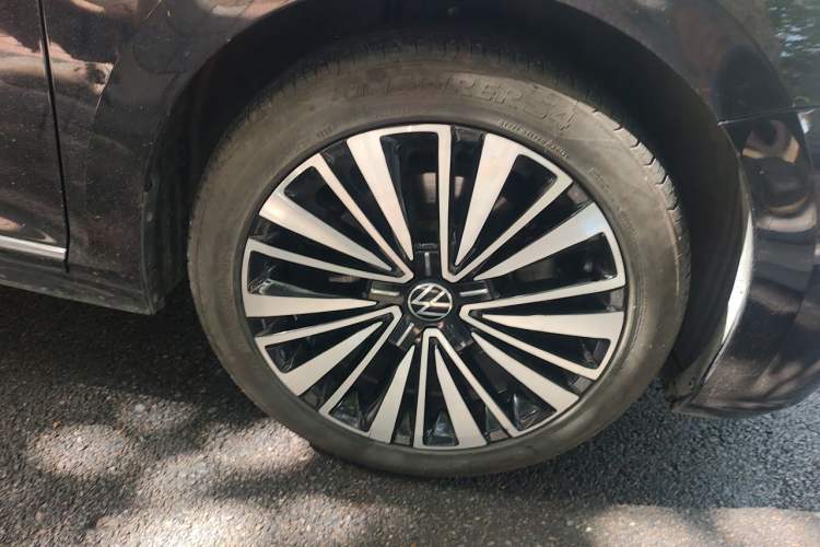 Used Volkswagen Passat 2019 330TSI Luxury Edition China VI Standard Right Front Wheel Hub